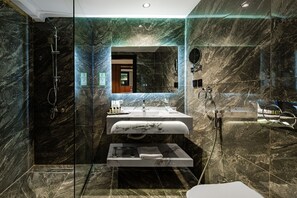 무료 세면용품, 헤어드라이어, 목욕가운, 슬리퍼