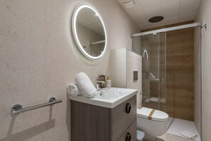 Dusche, Haartrockner, Handtücher