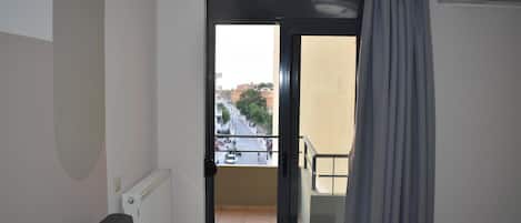 Appartement Confort, vue sur la ville | Vue de la chambre