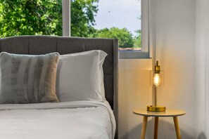 4 bedrooms, desk, iron/ironing board, free WiFi - The Arvada Family Nook | Hot Tub & Parkside Charm (Arvada)