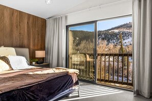 4 bedrooms, desk, iron/ironing board, free WiFi