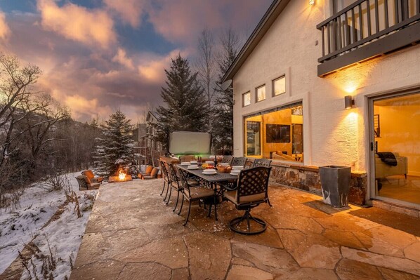 Outdoor dining