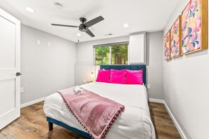 5 bedrooms, desk, iron/ironing board, travel crib