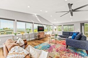 Smart TV, fireplace