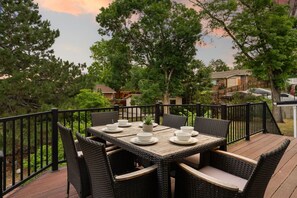 تناول الطعام بالخارج