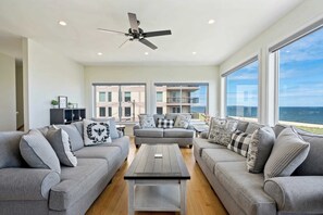 Living area - Oceanfront Home - Beach Access - Deck + Ping Pong (Old Orchard Beach)