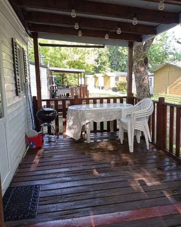 屋外ダイニングエリア