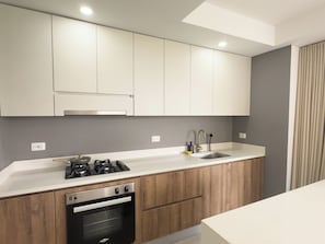 Micro-ondes, four, plaque de cuisson