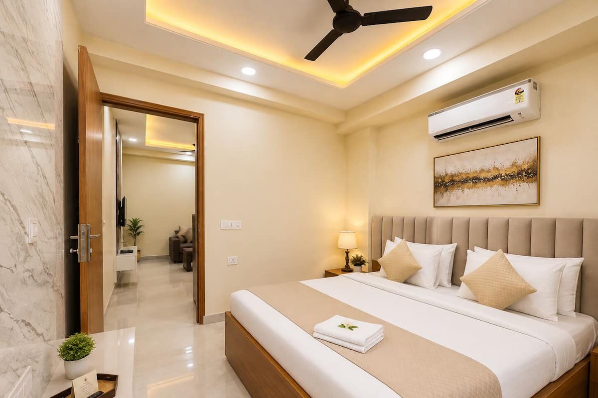 Premium bedding, down comforters, pillowtop beds, desk