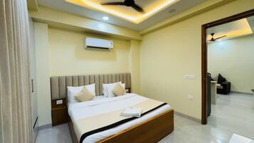 Premium bedding, down duvets, pillow-top beds, desk