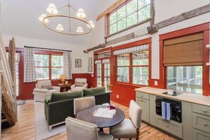 Interior - The Cardinal at Buckhorn Hollow (McEwen)