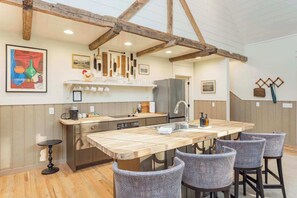 Fridge, oven, stovetop, dishwasher - ๐ฆ The Covey: Luxury Woodland Farm Retreat ๐ฆ (McEwen)