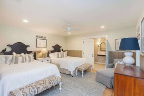 3 bedrooms, desk, WiFi, bed sheets