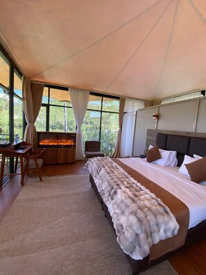 Luxury Double Room, Balcony, Garden View | In-room safe, blackout curtains, free WiFi - LakeElementaita Manor (Gilgil)