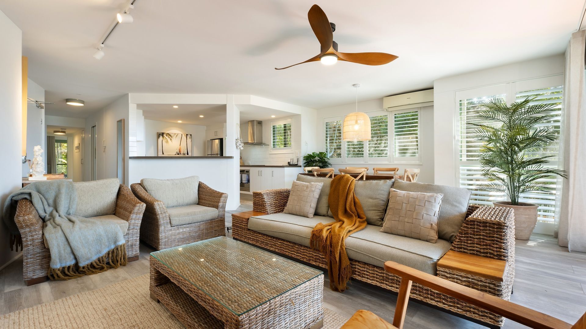 Apartment 3 Surfside Located Directly Across From Byron Bay's World-famous Main Beach. - Byron Bay