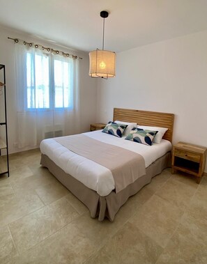 3 bedrooms, bed sheets