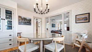 منزل - عدة أسرّة - برواق - منظر للحديقة (Sandpiper - House & Cottage) | تناول الطعام