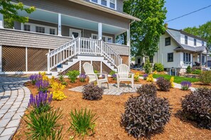 Terrace/patio - Steps to Beach & Downtown OGT - Screened in Porch (Ogunquit)