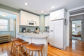 House, Multiple Beds, Patio, Garden View (Sandpiper - House & Cottage) | Private kitchen