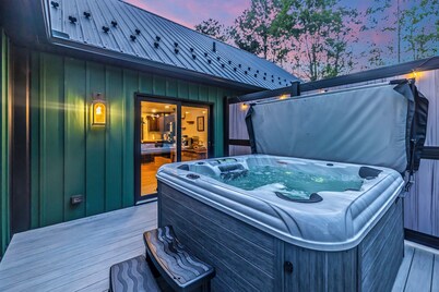 2 Miles from Blue Mountain Ski Resort & 2 Hours from New York City, Philadelphia & Lancaster with luxurious beds, pickleball, hot tub, fireplace, pool table & more