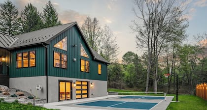 2 Miles from Blue Mountain Ski Resort & 2 Hours from New York City, Philadelphia & Lancaster with luxurious beds, pickleball, hot tub, fireplace, pool table & more
