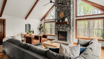 Smart TV, fireplace