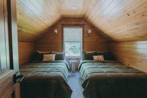 5 bedrooms, travel cot, bed sheets