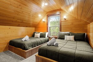 5 bedrooms, travel cot, bed sheets