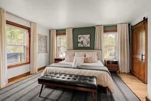 5 habitaciones, cuna de viaje y ropa de cama 