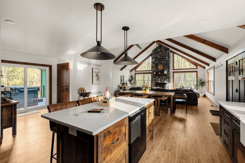 2 Miles from Blue Mountain Ski Resort & 2 Hours from New York City, Philadelphia & Lancaster with luxurious beds, pickleball, hot tub, fireplace, pool table & more