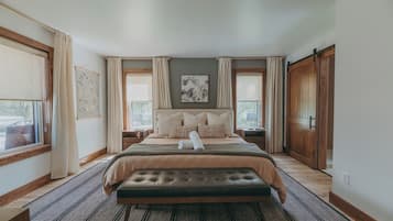 5 bedrooms, travel crib, bed sheets