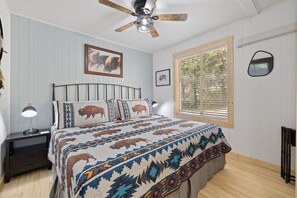 4 soverom, strykejern/-brett, reiseseng for barn og wi-fi (inkludert)