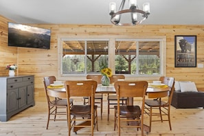 Dining - Custer Serene – Peaceful Retreat (Custer)