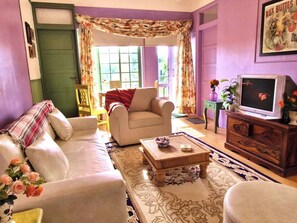 36-inch flat-screen TV with cable channels - Monica's Golf Studio (Gurugram)