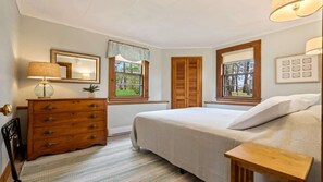 House, Multiple Beds, Patio, Garden View (Bayview Carriage House) | 2 bedrooms, individually decorated, individually furnished, bed sheets