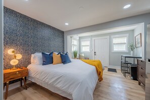 5 bedrooms, free WiFi, bed sheets
