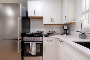 Micro-ondes, four, plaque de cuisson, lave-vaisselle