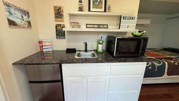 Microwave, coffee/tea maker