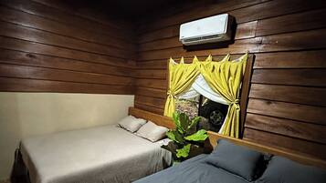 3 bedrooms, iron/ironing board, internet, bed sheets