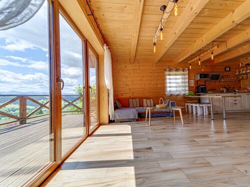 Wonderful private villa for 7 guests with WIFI, TV, patio and pets allowed