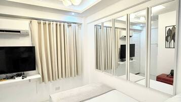 1 bedroom, iron/ironing board, internet, bed sheets