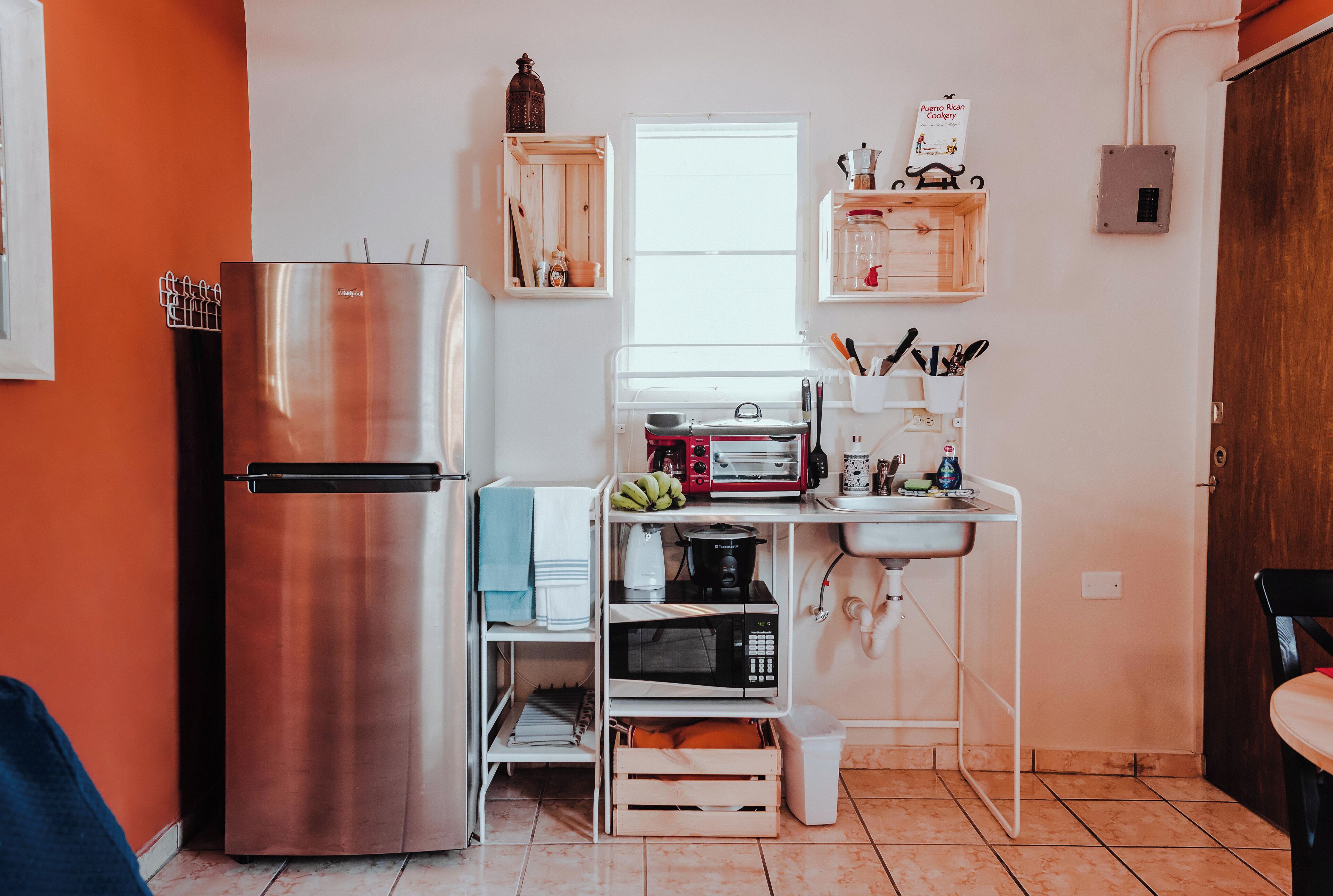 Refrigerador, microondas, horno, cafetera/tetera