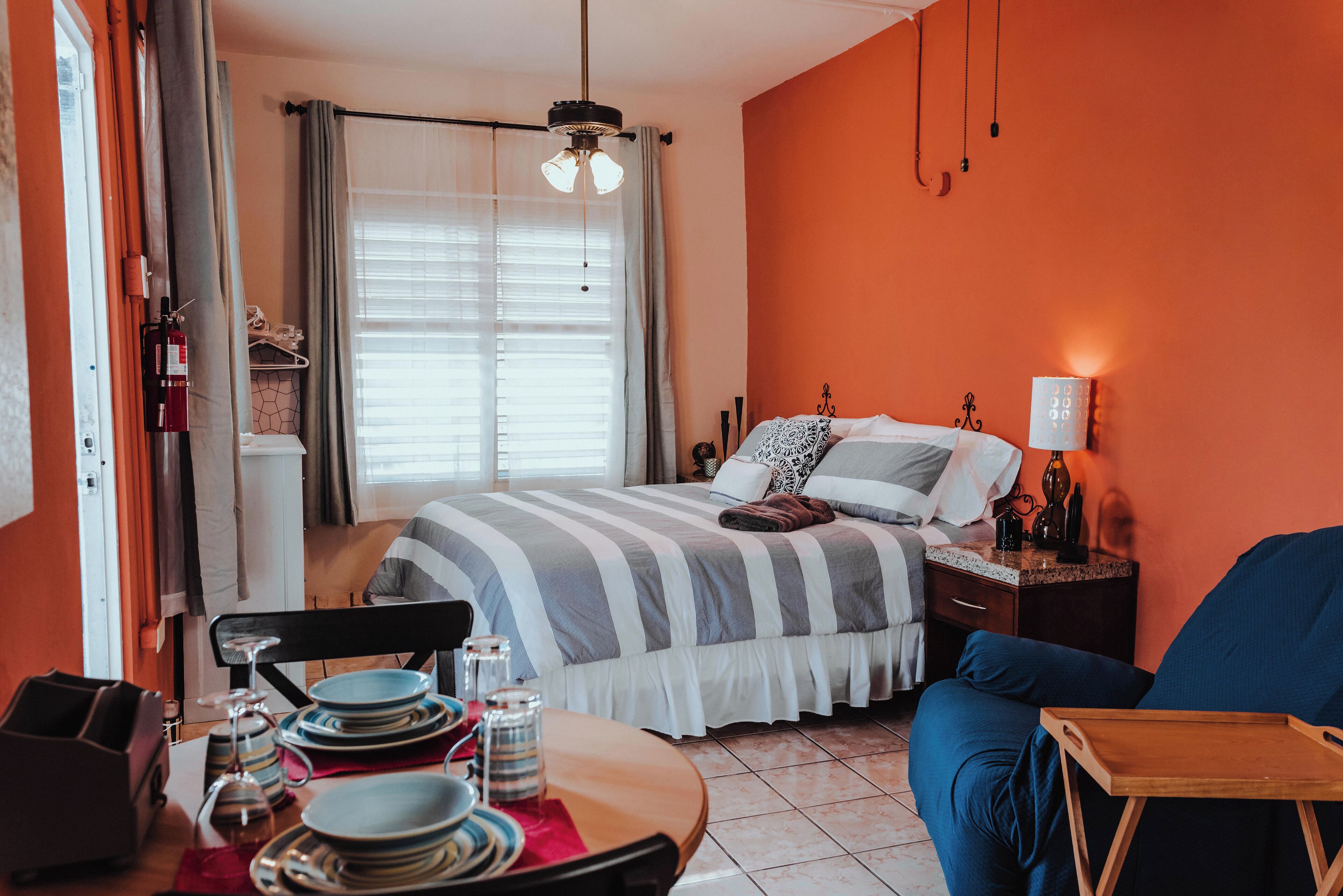 2 chambres, fer et planche à repasser, accès Internet, draps fournis