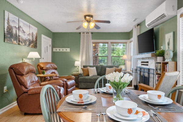 Your mountain getaway starts here – dining & lounge in style”