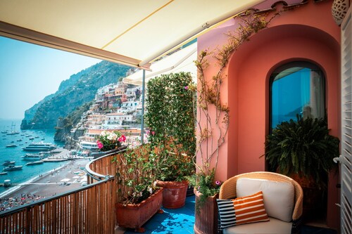 Breathtaking Suite with Sea View in the Heart of Positano
