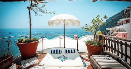 Breathtaking Room in Heart of Positano with Stunning Sea Views