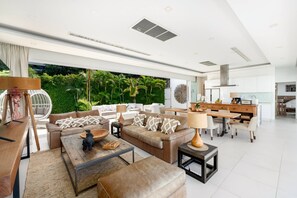 TV, stereo - Luxury Sea View Pool Villa L at UniQue Residences (Tambon Bho Phut)