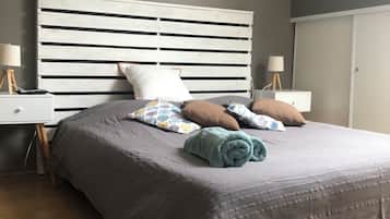 2 bedrooms, iron/ironing board, WiFi