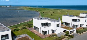 Exterior - Villa Maparenii - water view, Finnish sauna, roof terrace, e-charging station (Olpenitz)