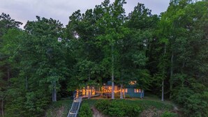 A lakeside cabin with a dock and a staircase leading to the entrance. - Scenic, Spacious Riverside Retreat | Ropeyarn (Deltaville)